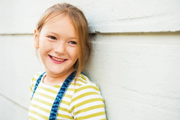 Close up portrait of adorable young 8 years old — Stock fotografie