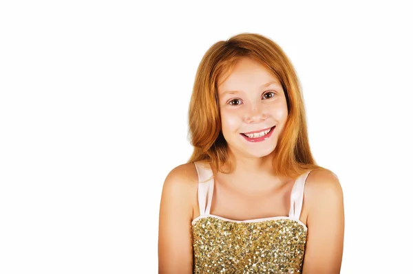 Studio shot de adorable niña de 9 años con el pelo rojo —  Fotos de Stock