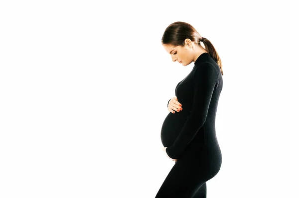 Estúdio Maternidade Retrato Linda Jovem Posando Fundo Branco Vestindo Vestido — Fotografia de Stock