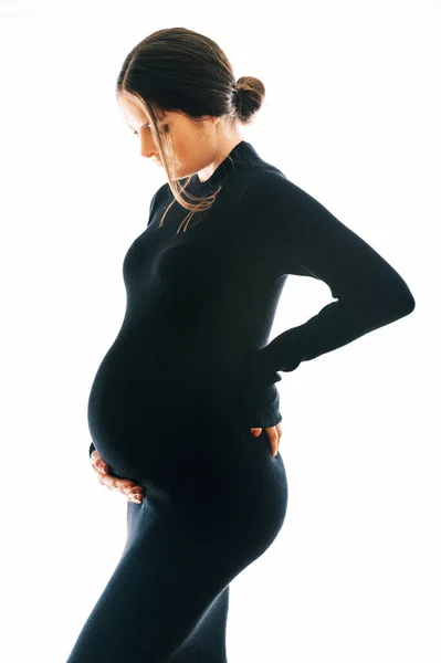 Estudio Retrato Maternidad Hermosa Mujer Joven Posando Sobre Fondo Blanco —  Fotos de Stock