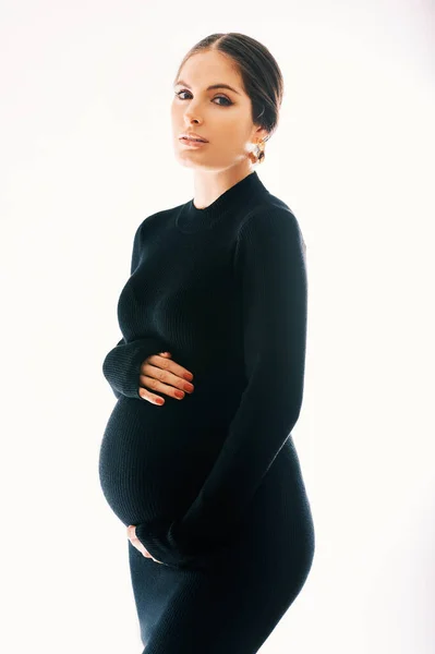 Estudio Retrato Maternidad Hermosa Mujer Joven Posando Sobre Fondo Blanco —  Fotos de Stock