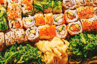 Büyük suşi setinin resmini kapat