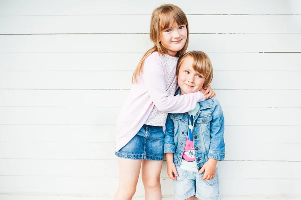 Lindos niños — Foto de Stock