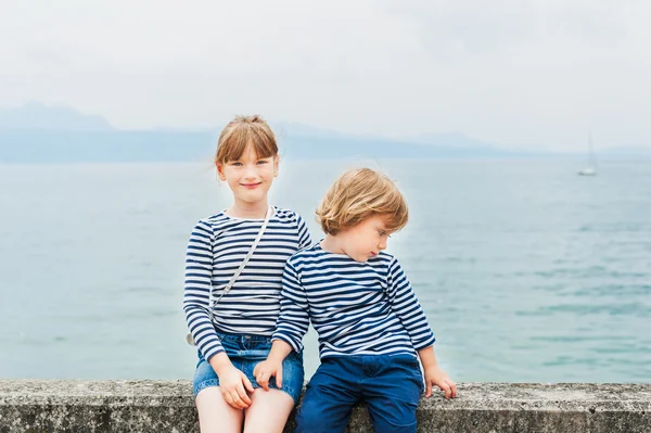 Outdoor portrait of adorable children — Stock Photo, Image