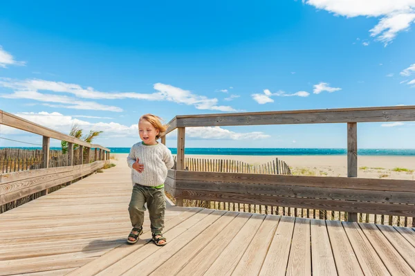 Cute toddler boy having fun outdoors — Stock Photo, Image