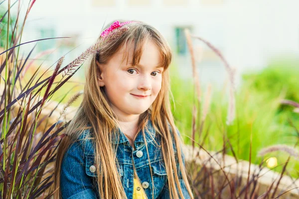 Outdoor portrait of a cute little girl on sunset — Stock Photo, Image