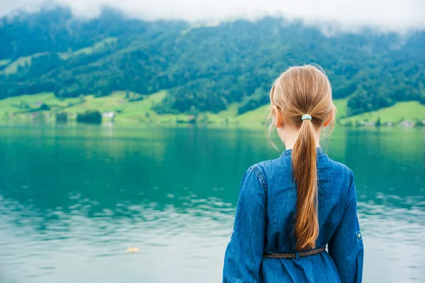 Outdoor portrait of a little girl — Stock Photo, Image