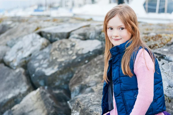 Close-up portrait of a beautiful little girl — Stock Photo, Image