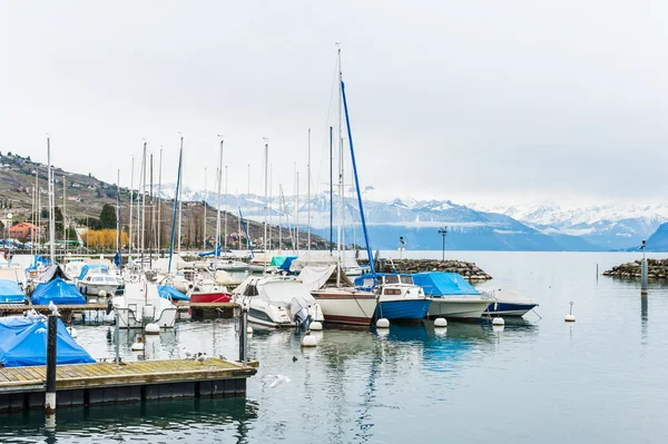 Liten havn ved sjøen Geneve – stockfoto