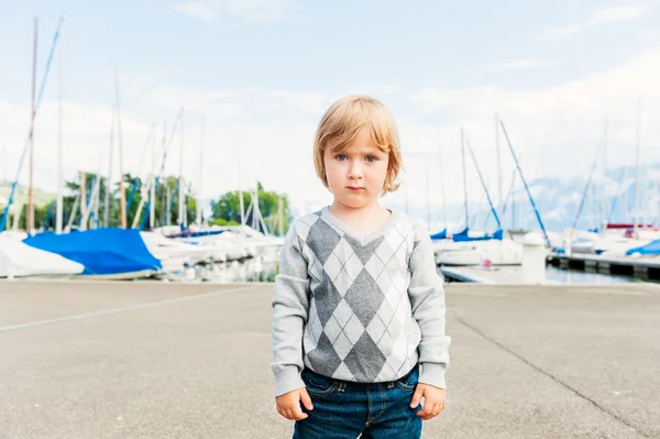 クローズ アップかわいい幼児男の子の肖像画 — ストック写真