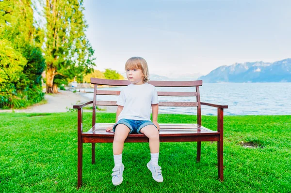 Cute toddler boy playing outdoors — Stock Photo, Image