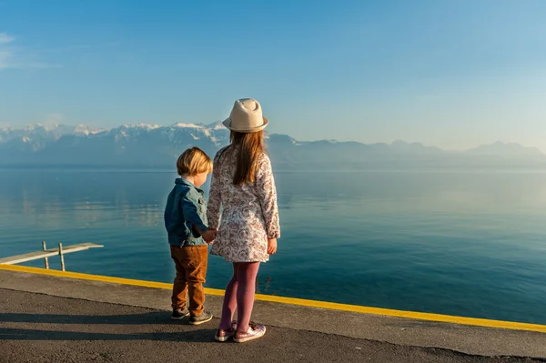 Adorable children resting next to lake on a nice sunny day — Stock Photo, Image