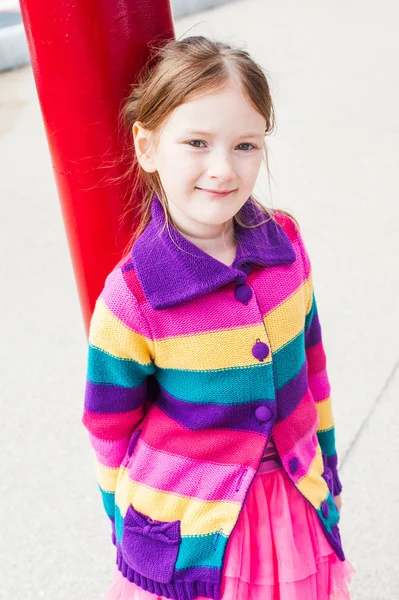 Açık bir sevimli küçük kız portresi — Stok fotoğraf