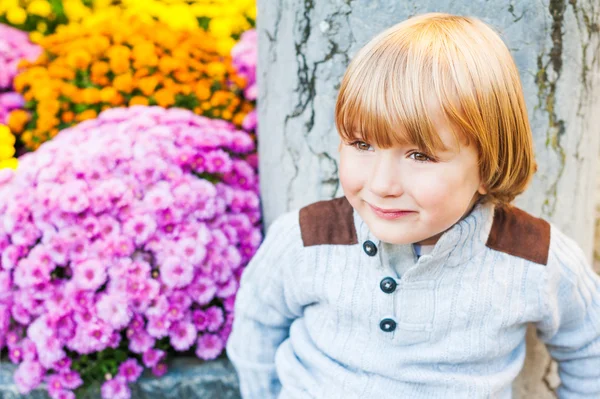 Close up retrato de um menino bonito da criança — Fotografia de Stock