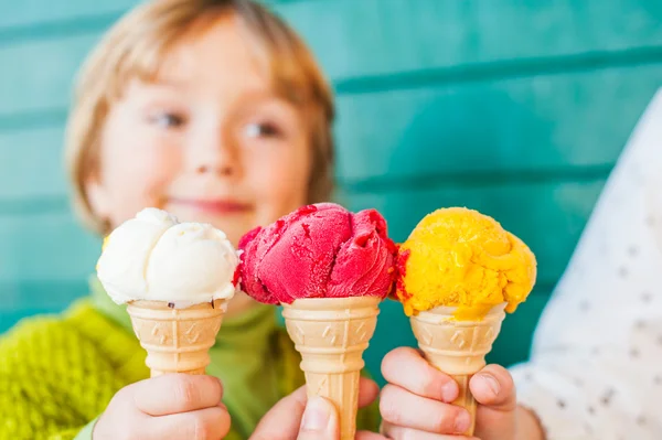 Three corn of ice cream holding by hands of mother and two kids — Stock Photo, Image