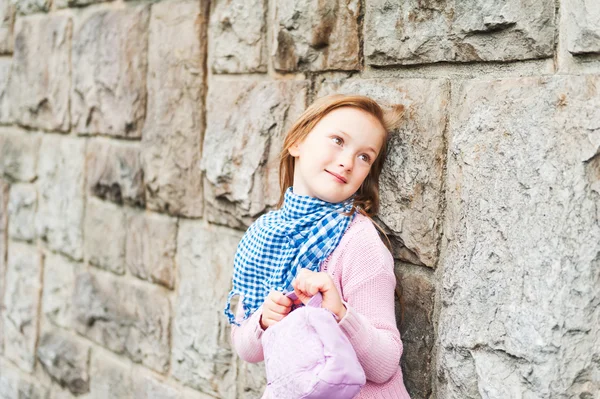 Little girl outdoors — Stock Photo, Image