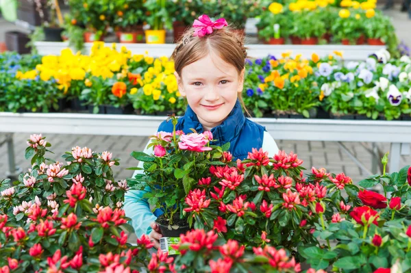 Kleines Mädchen im Freien — Stockfoto