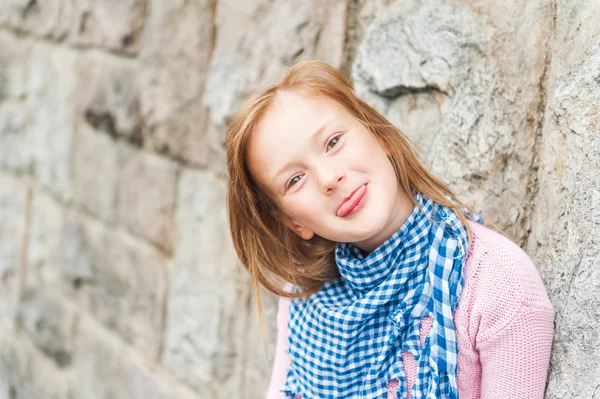 Kleines Mädchen im Freien — Stockfoto