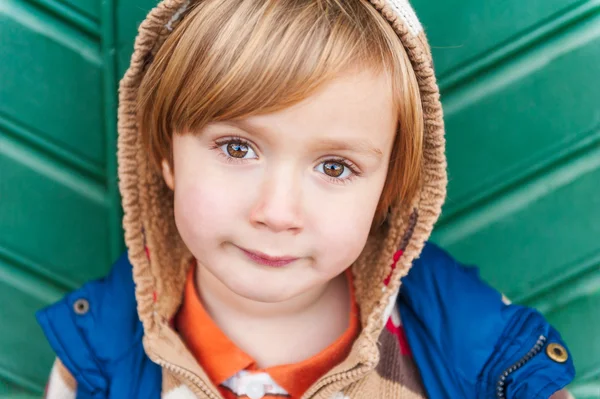 Close up retrato de um menino bonito da criança — Fotografia de Stock