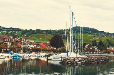 Cenevre Gölü üzerinde küçük bağlantı noktası
