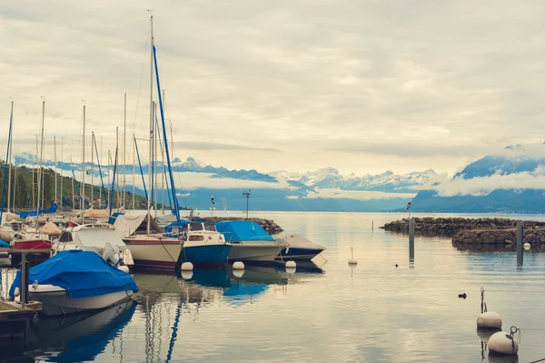 Mały port nad Jeziorem Genewskim — Zdjęcie stockowe