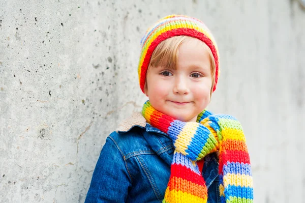 Outdoor portrait of adorable toddler boy wearing colorful hat and scarf — Stock Photo, Image