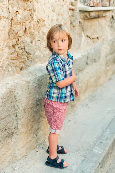 Fashion little boy wearing blue plaid shirt and red printed shorts — Zdjęcie stockowe