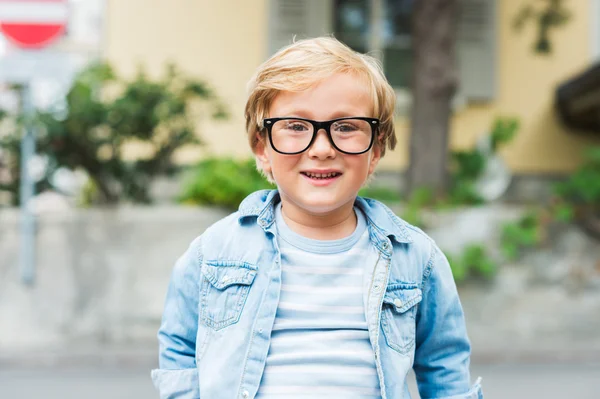 Outdoor portrait of a cute little boy in glasses — Stock Photo, Image