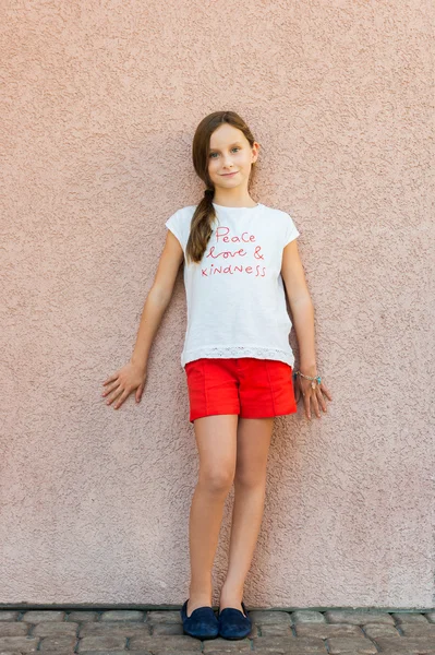 Outdoor portrait of a cute little girl of 9 years old — Stock Photo, Image