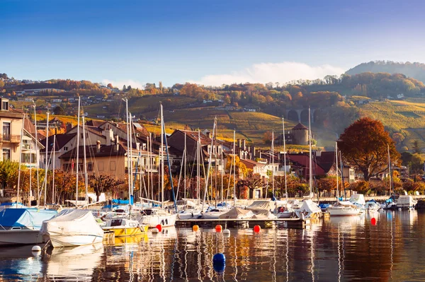 Mały port nad Jeziorem Genewskim, Lutry, Szwajcaria — Zdjęcie stockowe