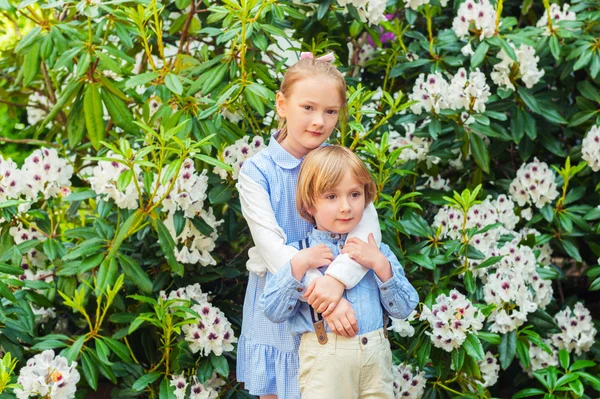 Outdoor portrait of adorable kids, vintage style — Stock Photo, Image