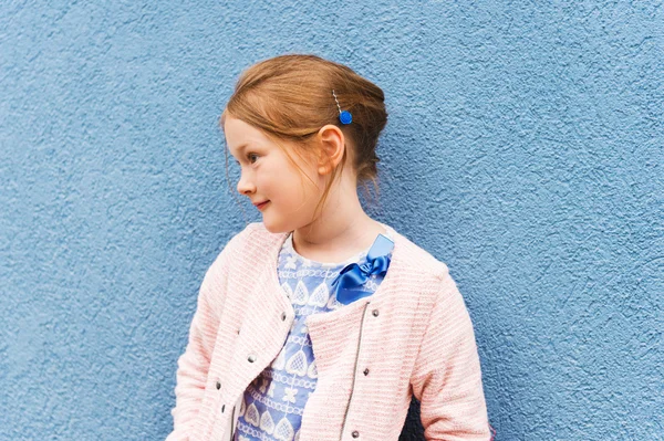 Outdoor portrait of a cute little fashion girl wearing pink jacket — Stock Photo, Image