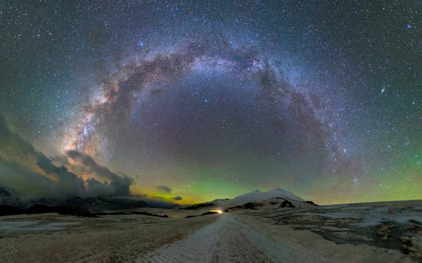 Calea Lactee deasupra Muntelui — Fotografie, imagine de stoc