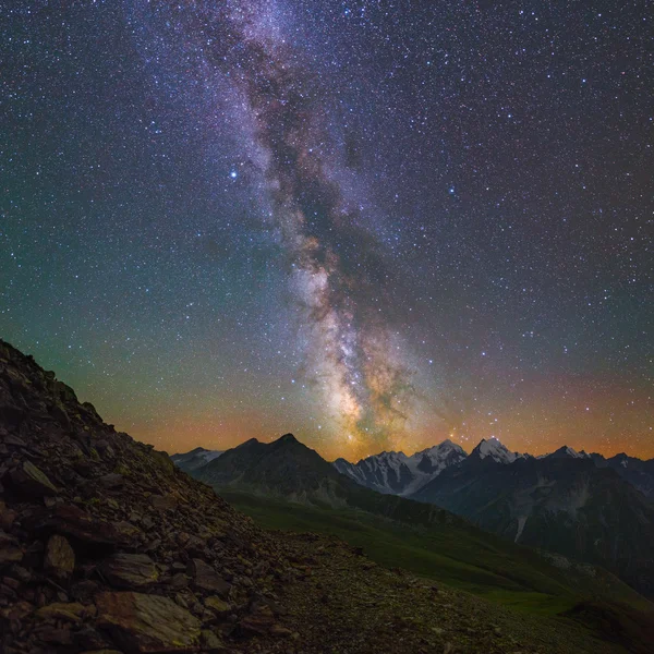 Vía Láctea sobre Monte — Foto de Stock