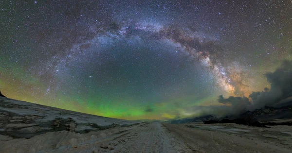 Milky Way over Mount — Stock Photo, Image