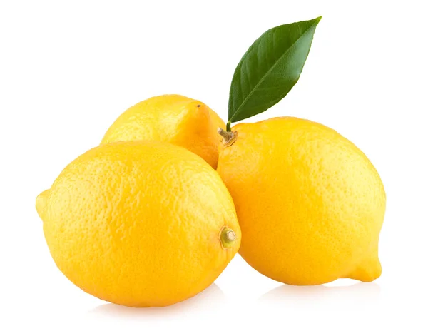 Три стиглі лимони ізольовані — стокове фото