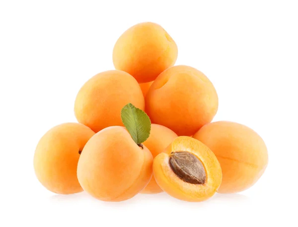 Zralé meruňky, samostatný — Stock fotografie