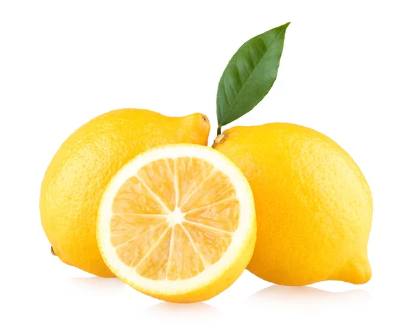 Спелые лимоны изолированы — стоковое фото