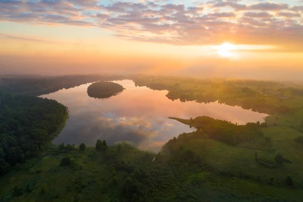 Foggy Morgon Vid Vacker Sjö Vitryssland — Stockfoto