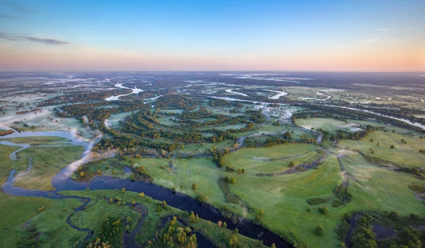 春の氾濫時のプリピア川の氾濫原の空中写真 — ストック写真