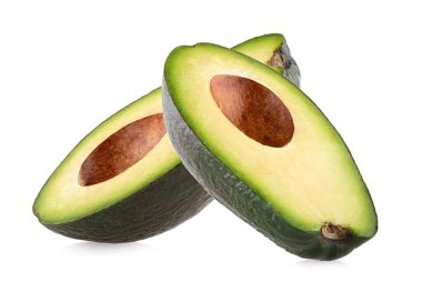 Beyaz arkaplanda taze avokadolar izole edildi