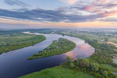 Şafakta Belarus 'ta Dinyeper Nehri (Dniapro)
