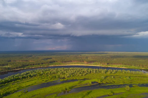 Luchtopname Van Uiterwaarden Van Rivier Dnjepr Voor Onweer Stockfoto