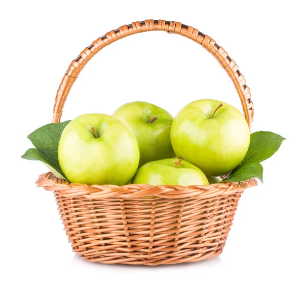 Яблоки в корзине — стоковое фото