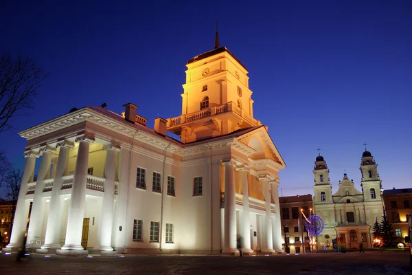 Câmara Municipal em Minsk à noite — Fotografia de Stock