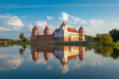 Mir Ortaçağ Kalesi