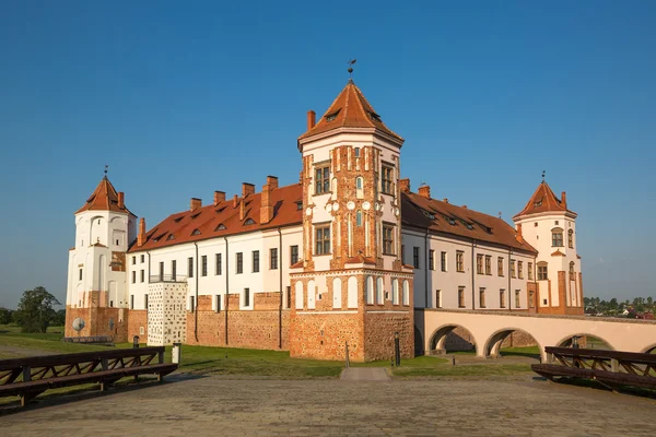 Medeltida slott i Mir — Stockfoto