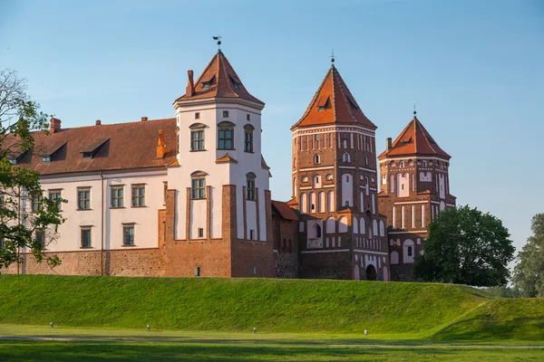 Medeltida slott i Mir — Stockfoto