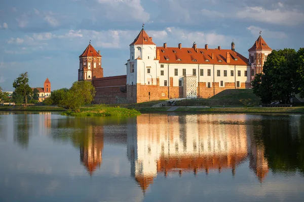 Middeleeuws kasteel in Mir — Stockfoto