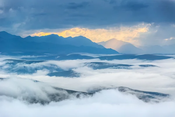 Kafkas Dağları akşam — Stok fotoğraf
